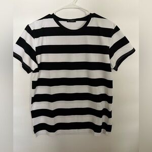 EZSSKJ BLACK AND WHITE STRIPED T-SHIRT